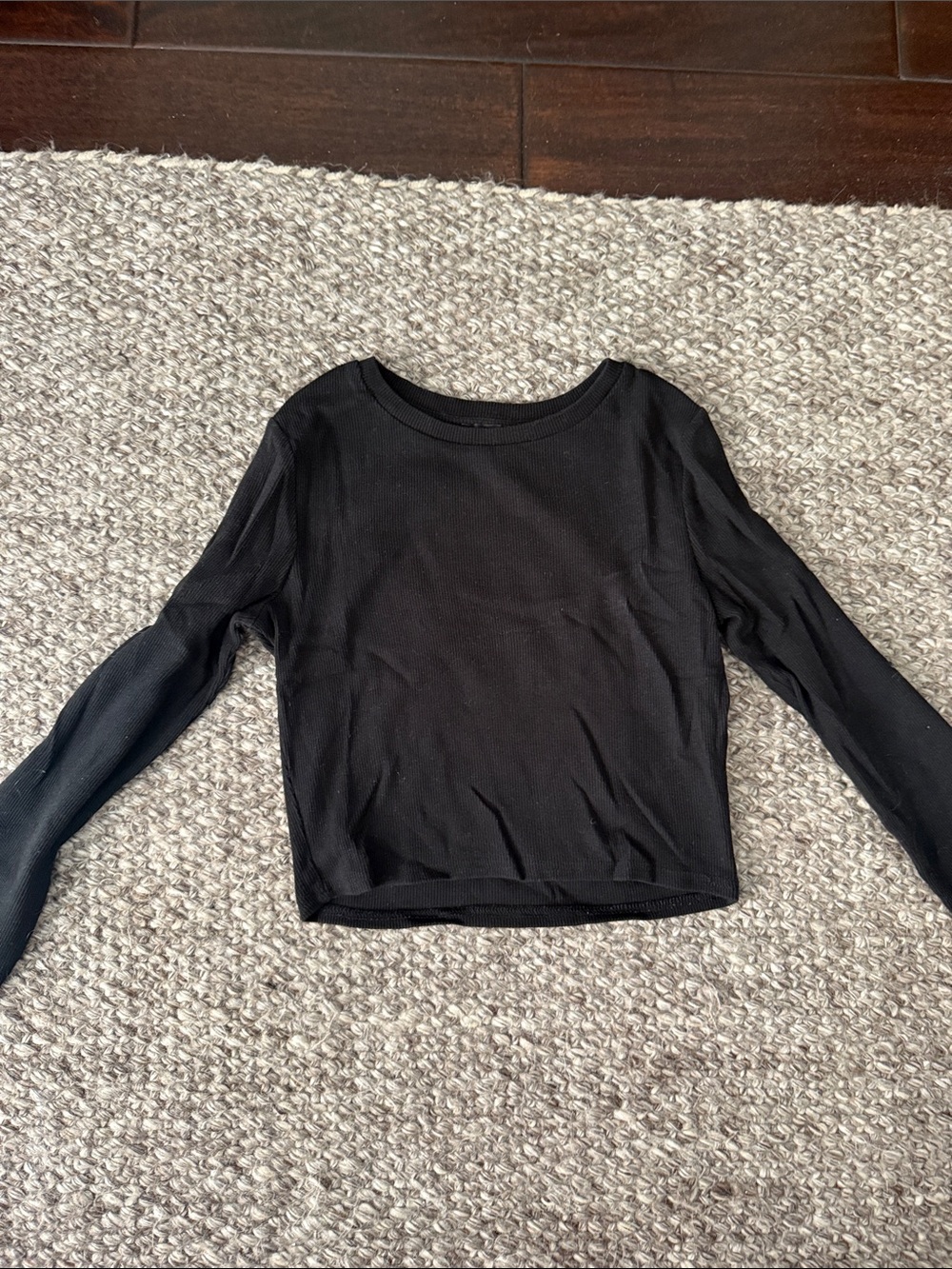 Women's Black Long-Sleeve Scoop Neck Tee